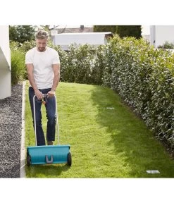 GARDENA Streuwagen L 13 GARDENA Streuwagen L -Gartenmöbelgeschäft 4058137 WE MO 002 GardenaStreuwagenL