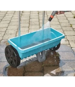 GARDENA Streuwagen L 16 GARDENA Streuwagen L -Gartenmöbelgeschäft 4058137 WE MO 005 GardenaStreuwagenL